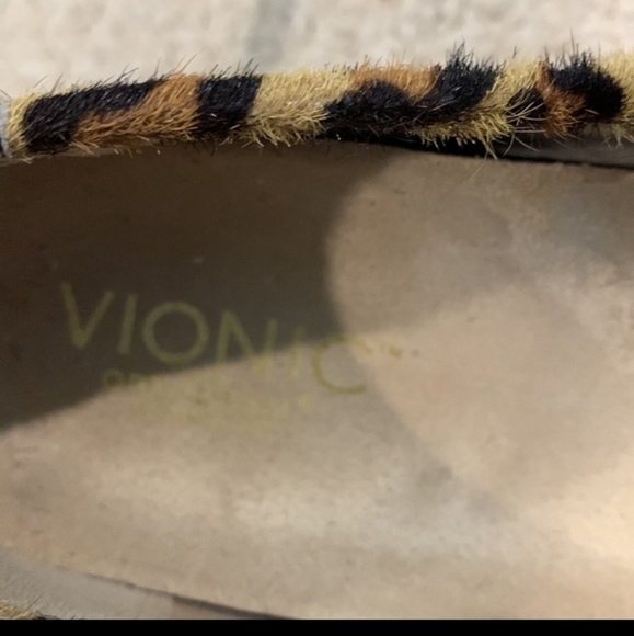 Vionic Leopard Driving Moc - Picture 8 of 8